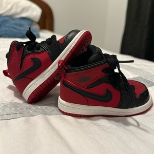 Nike Black and Red Retro Sneaker baby/toddler size US4C 10cm